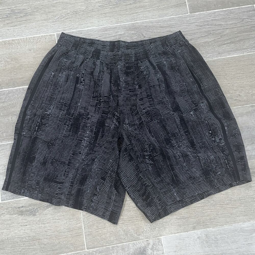 Lululemon Green Pace Breaker men’s shorts w/ liner, grey/black XL